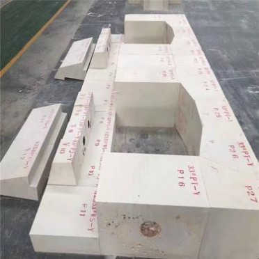 供應AZS33電熔鋯剛玉磚電熔剛玉磚泡花堿電熔鋯剛玉磚價格優惠