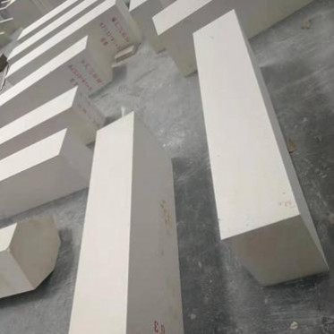 出售泡花堿AZS電熔鋯剛玉磚玻璃窯爐流液洞磚價格優惠