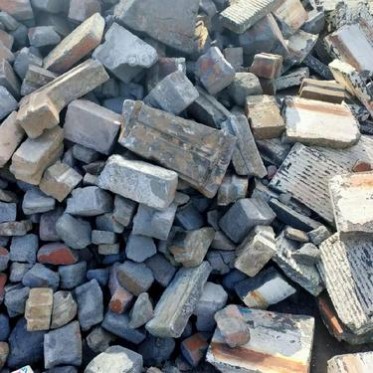 內蒙二手廢料碳化硅粉 大量回收含量90碳化硅磚hfnc 含碳化硅材質棚板行情