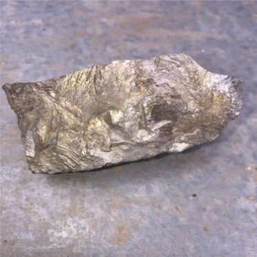 河南晨軒 廠家 低硅鐵棕剛玉 鐵合金 低硅鐵傾倒爐 錫鐵塊